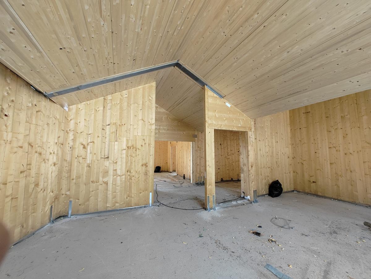 Exposed X-Lam walls and roof